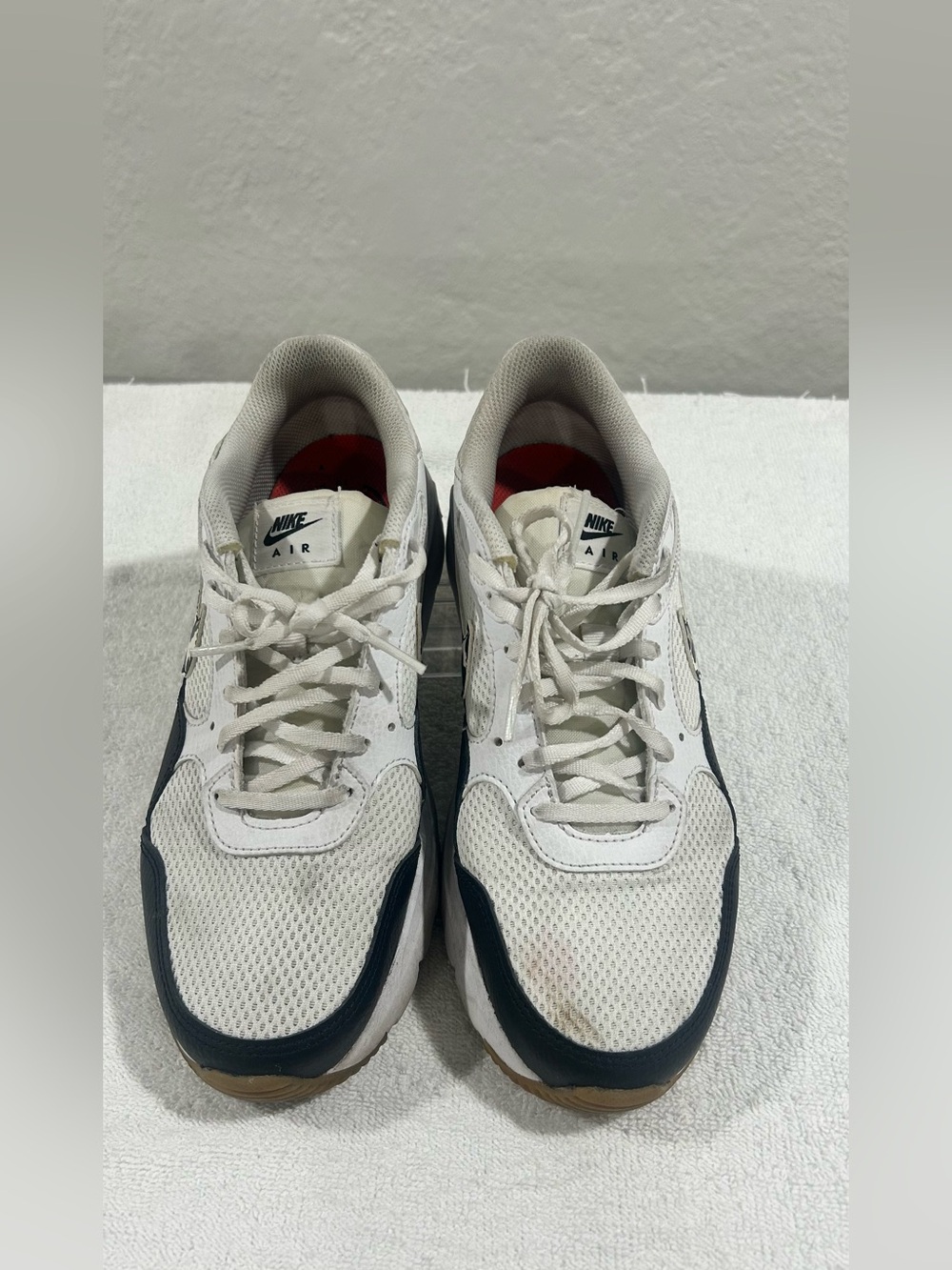 Nike women White and Black Mesh Casual Sneakers